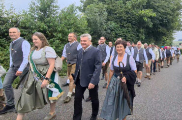 BBB1516_Kirchenzug